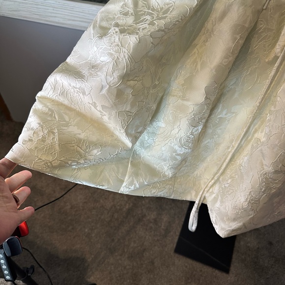 Elegant Floral Embossed Dress - Picture 5 of 5